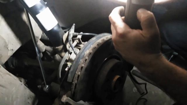 Замена передних амортизаторов Тигуан смотреть онлайн