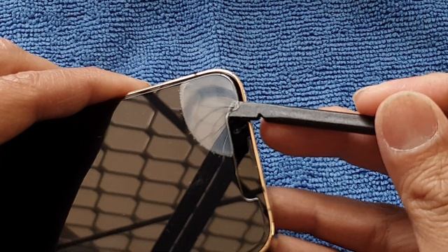 How to Remove Whitestone Dome Glass Screen Protector From iPhone 13/13 Pro смотреть онлайн