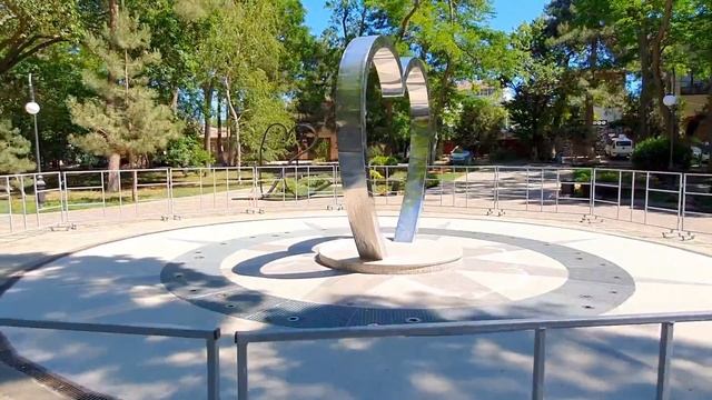 #АНАПА - СКВЕР ГУДОВИЧА. ПРОГУЛКА К МОРЮ 7.06.2020. Триумфальная арка. Театральная площадь. Маяк. смотреть онлайн