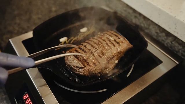 Бренд-шеф готовит стейки! смотреть онлайн