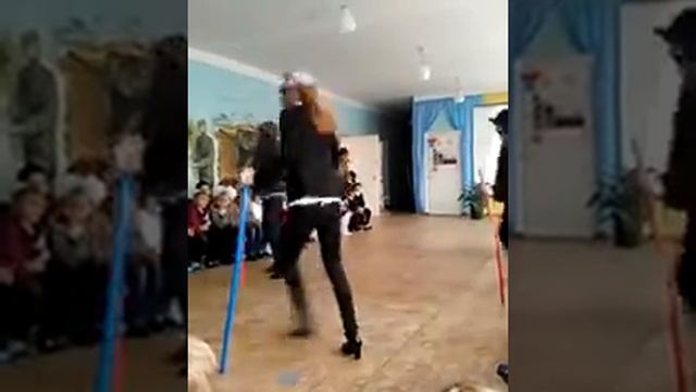 Классный танец с палками)))))) смотреть онлайн