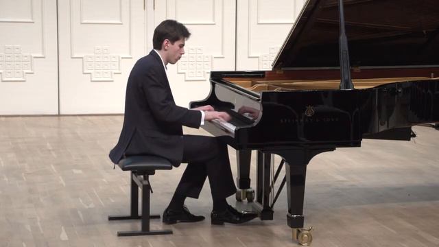 Петров Владлен. Л.В.Бетховен - Соната op.22 B-Dur, 1 часть смотреть онлайн