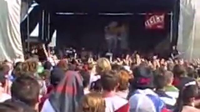Sum 41 "The Hell Song" Live @ Warped Tour 2007 St. Louis, MO смотреть онлайн