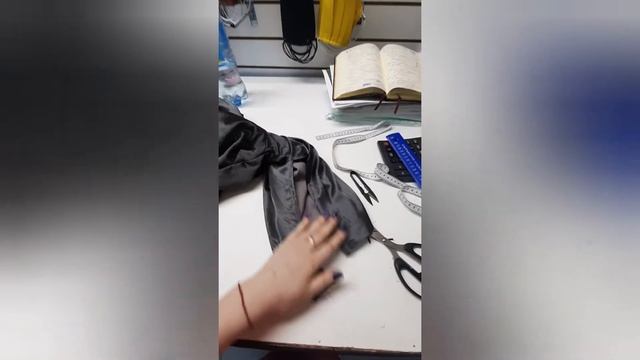 УКОРАЧИВАНИЕ РУКАВОВ НА КУРТКЕ. смотреть онлайн