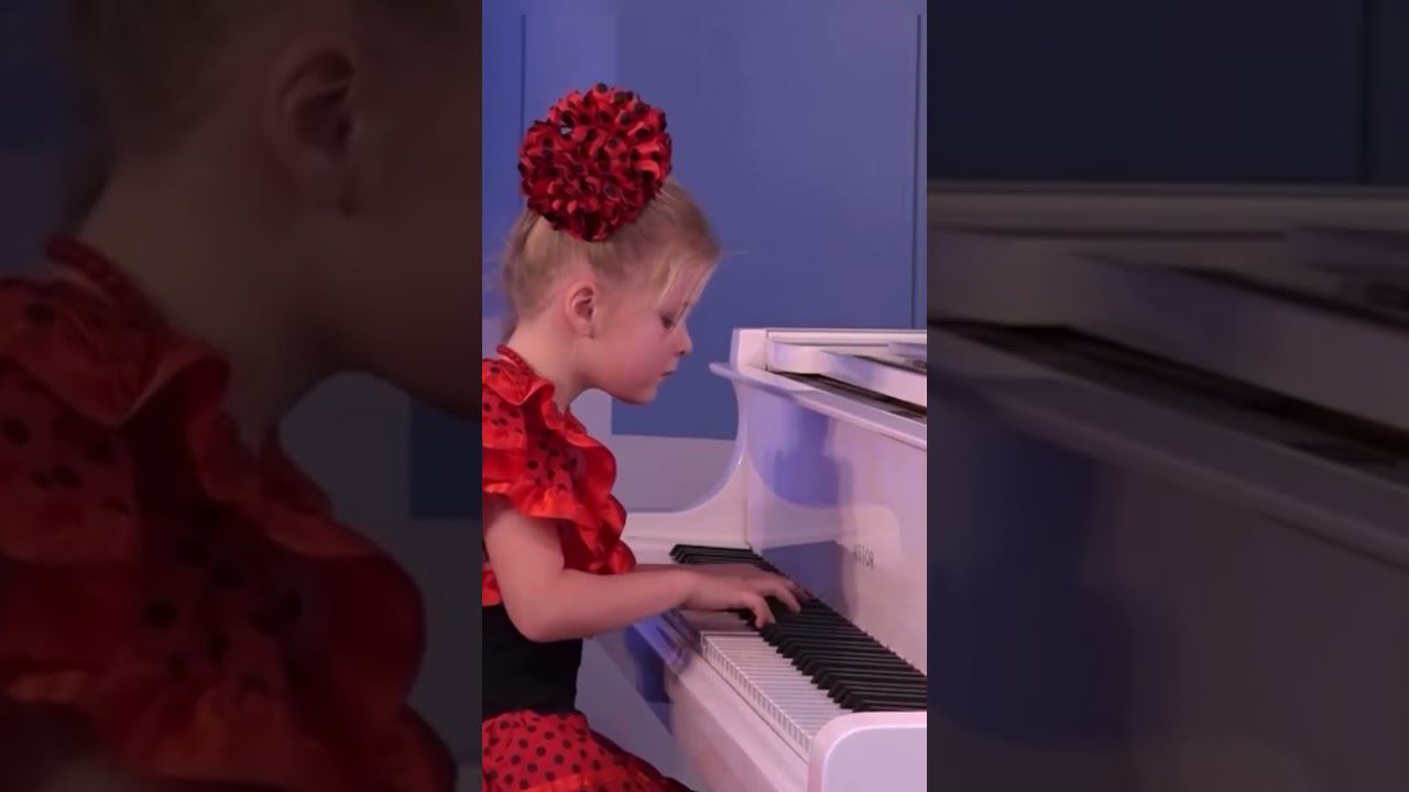 Фортепиано в удовольствие в 6 лет / Свободное фортепиано #shorts #фортепиано смотреть онлайн
