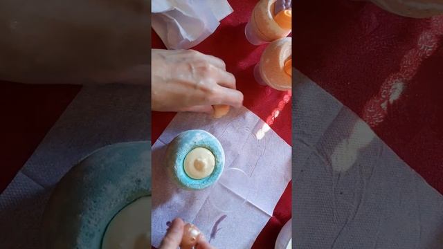 Бомбочки-чаши с пралине. Наполнение бомбочек пралине и украшение бомбочек мини-мыльцами. смотреть онлайн