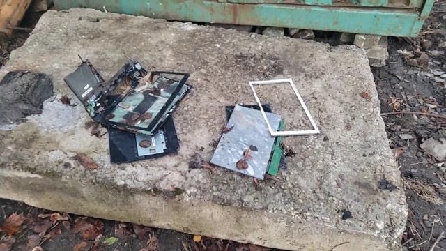 Подкинули ноутбук к гаражу смотреть онлайн