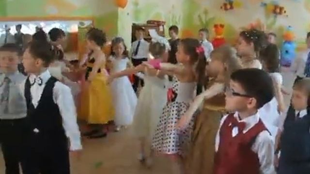 Танец "Ты подарил мне, голубой топаз..." смотреть онлайн