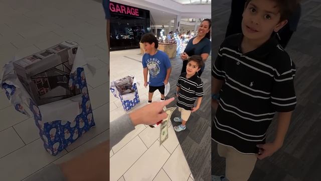 #christmas #mall #givingback смотреть онлайн