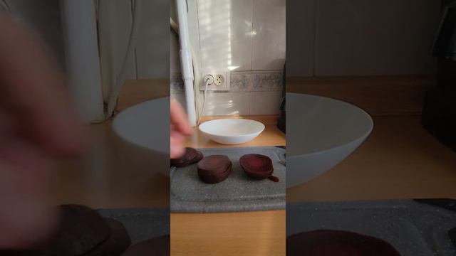 как выглядит варёный буряк, свёкла, изнутри если его разрезать ) смотреть онлайн
