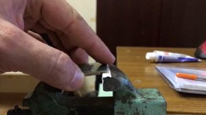 Скальпирование процессора Intel® Core™ i7-4790K Devil’s Canyon с помощью тисков.