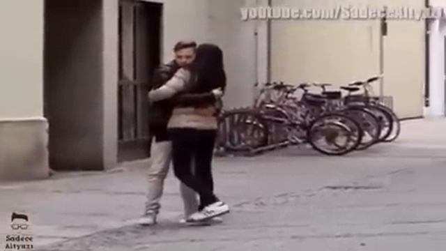 ÖPÜŞME CEZALI OYUN(KUCAĞINA ALDI +18!!) | ALT YAZI смотреть онлайн