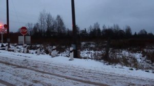 Железнодорожный переезд без шлагбаума. 2ТЭ116К-577 с хопперами