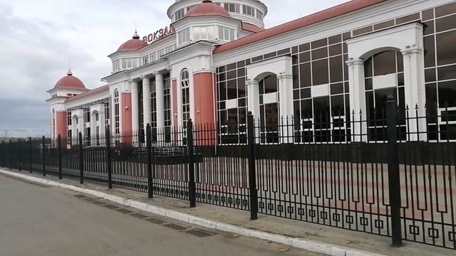 Нравится ли вам железный забор вокруг ж/д вокзала в Саранске? смотреть онлайн