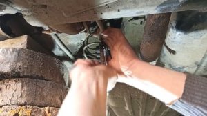 Замена регулятора тормозов и откручивание тормозных трубок ВАЗ 2114