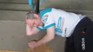 Упал пьяный мужик
