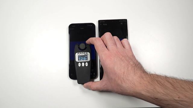 Samsung Galaxy S22 Ultra против iPhone 13 | Почему ШИМит экран новой Галактики? смотреть онлайн