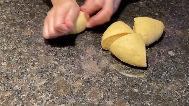 ДОМАШНЯЯ ЛАПША - ПРОСТОЙ РЕЦЕПТ ~ ЯИЧНАЯ ДОМАШНЯЯ ЛАПША! смотреть онлайн