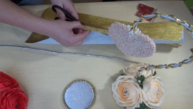 5 ИДЕЙ подарков ИЗ БИСЕРА и ГОФРИРОВАННОЙ БУМАГИ своими руками/ подарки для мамы смотреть онлайн