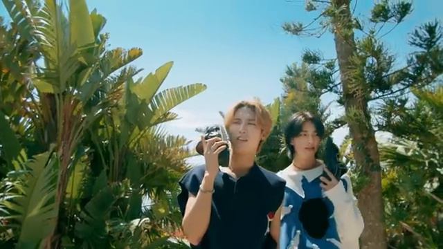 Stray Kids "Time Out" M/V смотреть онлайн