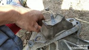 Замена подушек двигателя на Рено Логан