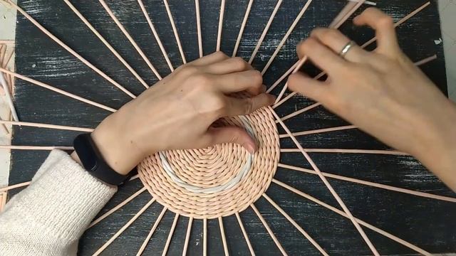 Пастельный розовый поднос и белыми полосками | Timelapse смотреть онлайн