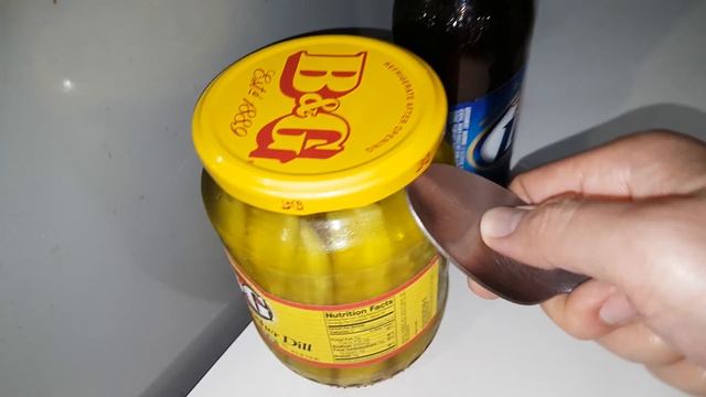 How to Easily Open Up a Jar of Pickles (EASY!!) смотреть онлайн