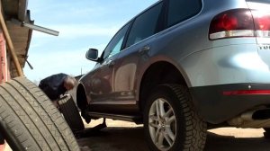 Туарег - меняем зимние колеса на летние, на авто с пневмой.