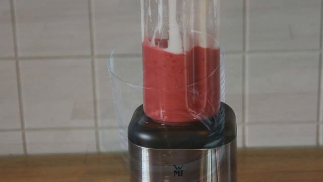 Delicious Raspberry-Strawberry-Smoothie! смотреть онлайн
