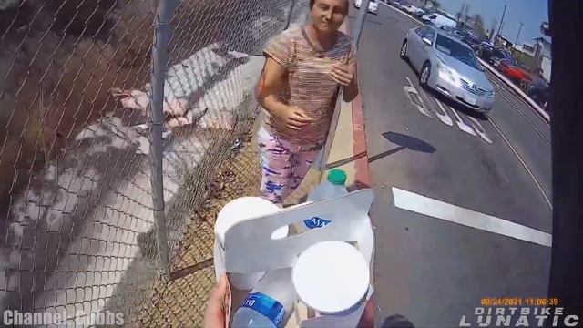 MOTORCYCLE THIEF CAUGHT AFTER BIKER CHASED HIM | BEST OF WEEK | 2021 смотреть онлайн