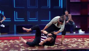 Импровизация: После вечеринки олигархов две уборщицы наводят порядок