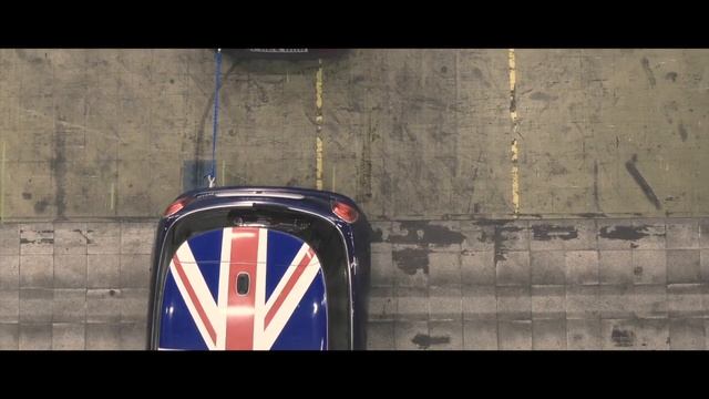 Mini Cooper против Кухонной машины Kenwood / Мощность имеет значение!!! смотреть онлайн
