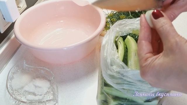 Самые Вкусные Хрустящие Малосольные огурчики за 2 ЧАСА/Малосольные Огурцы в Пакете. смотреть онлайн
