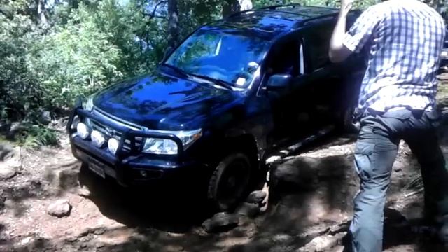 200 series Land Cruiser on L & B turnpike смотреть онлайн