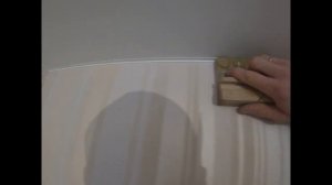 Плинтус натяжного потолка. Как вставить вставку.