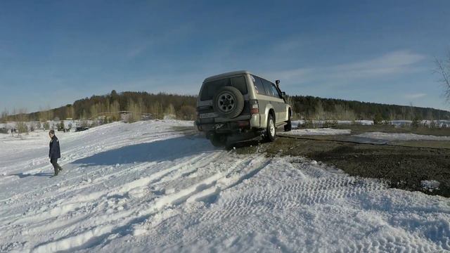 Хаммер, нивы, уазы и др. в снегу. ДР внедорожного клуба Закамье 4x4 Нижнекамск. 2017 год смотреть онлайн