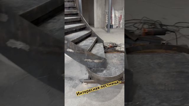 Каркас лестницы…#renovation #ремонтквартир #плитка #металлоискатель #стройка #москва #россия смотреть онлайн