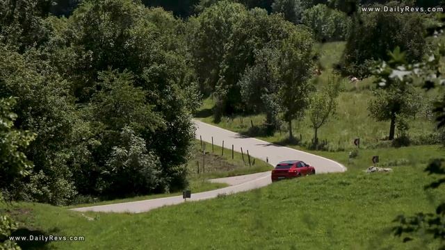 2020 Porsche Cayenne GTS Coupe | Driving & Design | Carmine Red смотреть онлайн