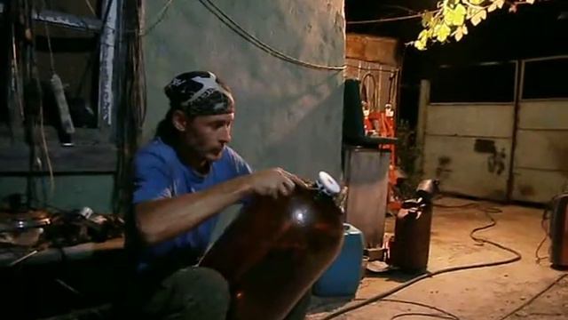 Как открыть пластиковую кегу...опасно!!! смотреть онлайн