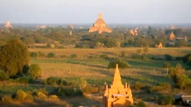 view from Shwesandaw Paya 2, Bagan, Myanmar on 20-12-2007 смотреть онлайн