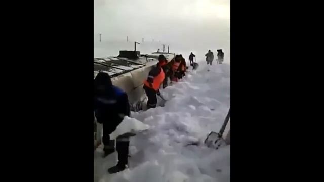 СРОЧНАЯ НОВОСТЬ ПОЕЗД АЛМА АТА КАРАГАНДА ОСТАЛСЯ В СТЕПИ ПОГРЕБЕННЫМ В ТОЛЩЕ СНЕГА смотреть онлайн