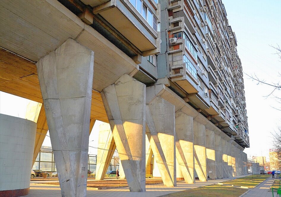 ДОМ НА КУРИНЫХ НОЖКАХ/ДОМ СОРОКОНОЖКА/НЕОБЫЧНЫЙ ДОМ В МОСКВЕ смотреть онлайн