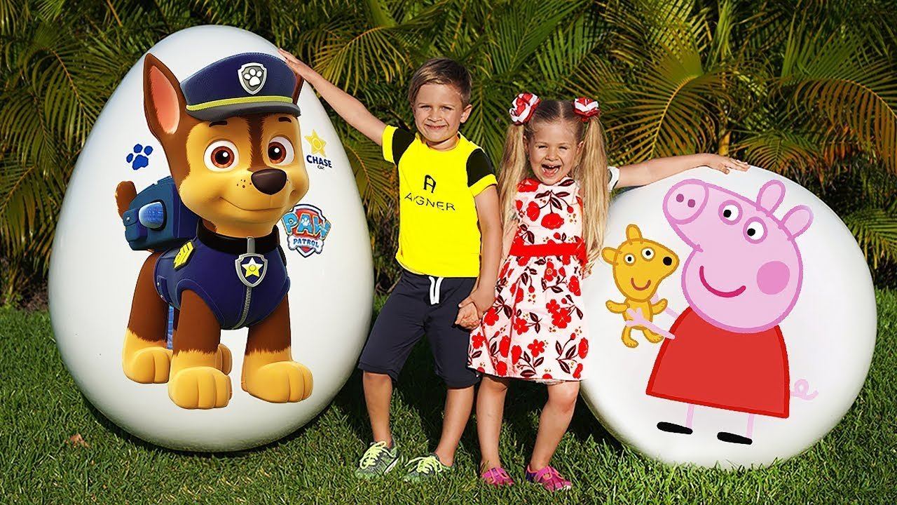 Diana and Roma play with Giant Surprise eggs смотреть онлайн