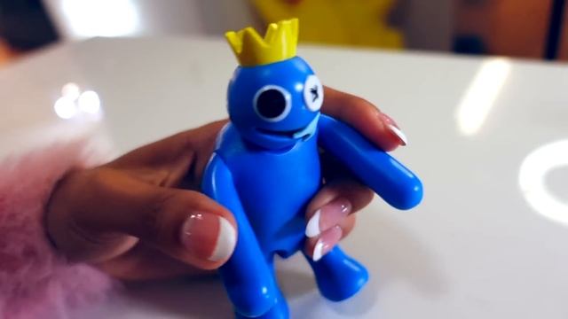 OPENING A *GIANT* RAINBOW FRIENDS HEAD! #rainbowfriends #roblox #unboxing смотреть онлайн
