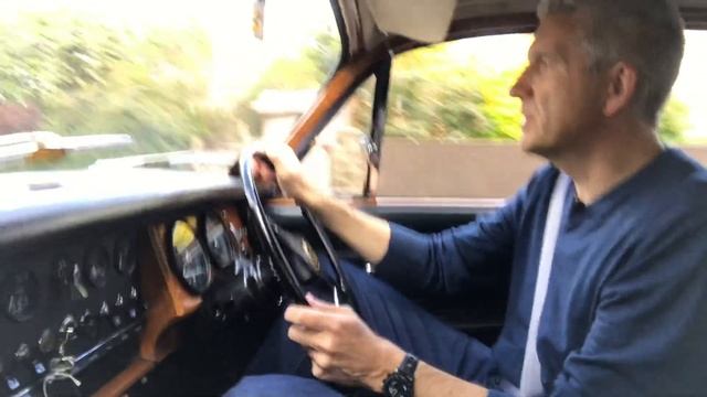 How does a Daimler 250 V8 drive? смотреть онлайн