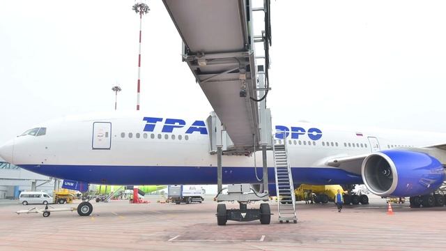 Boeing 777-300, UN123-UN124 (flight In 6 Min.)
