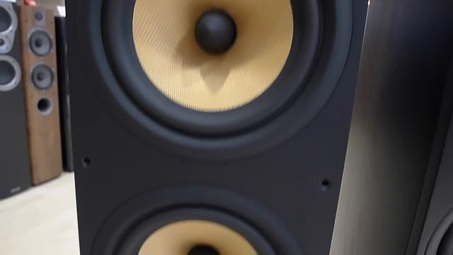 B&W 684 Versus B&W 684 S2