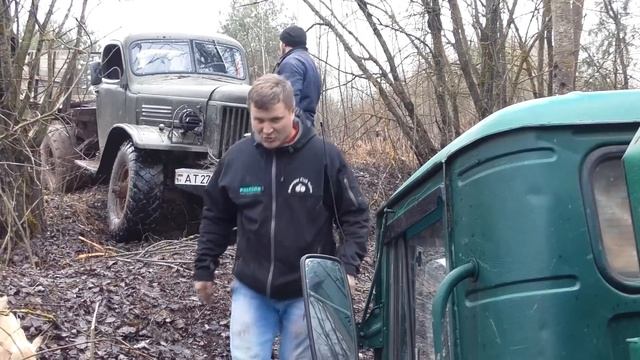 Кто круче? Дизельный ГАЗ-66 против ЗИЛ-157 на бездорожье!!! смотреть онлайн