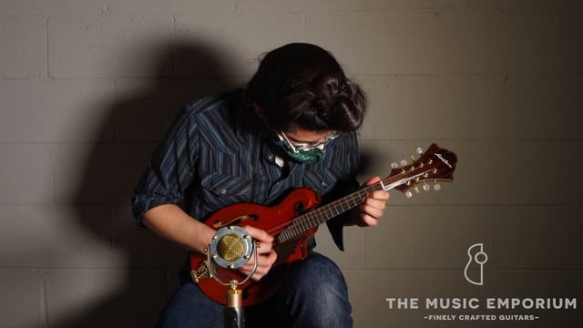 Monteleone Grand Artist Mandolin at The Music Emporium смотреть онлайн