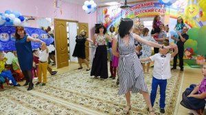 Танец на выпускной в детском саду "Когда ты станешь большим..." Приобрести "плюс"- dessad80@bk.ru